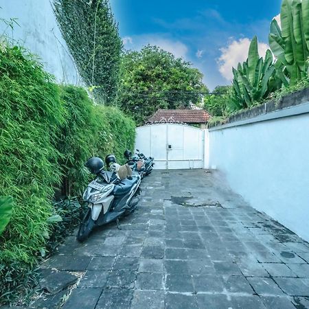 Villa Etnik Seminyak Exterior foto