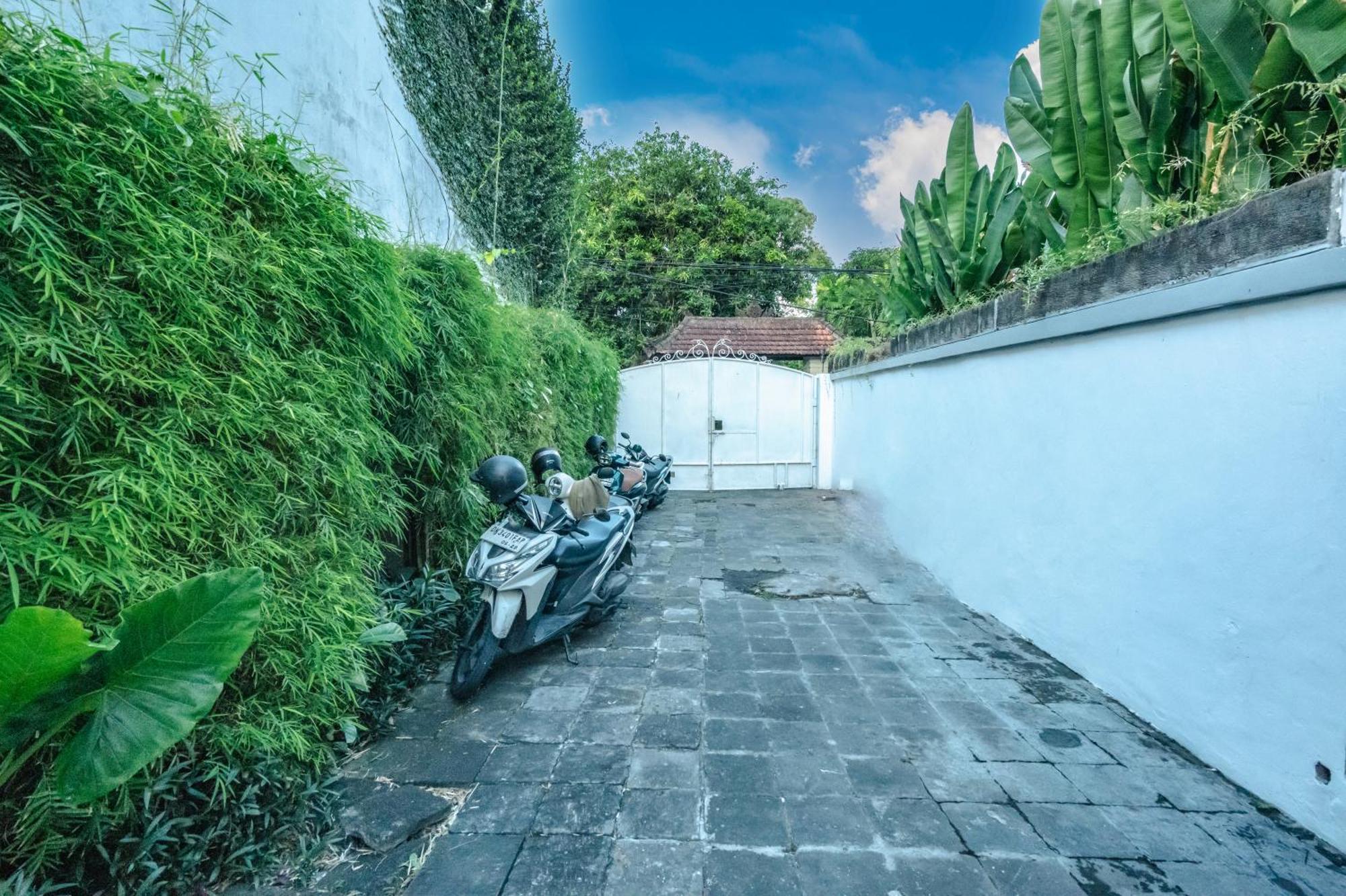 Villa Etnik Seminyak Exterior foto