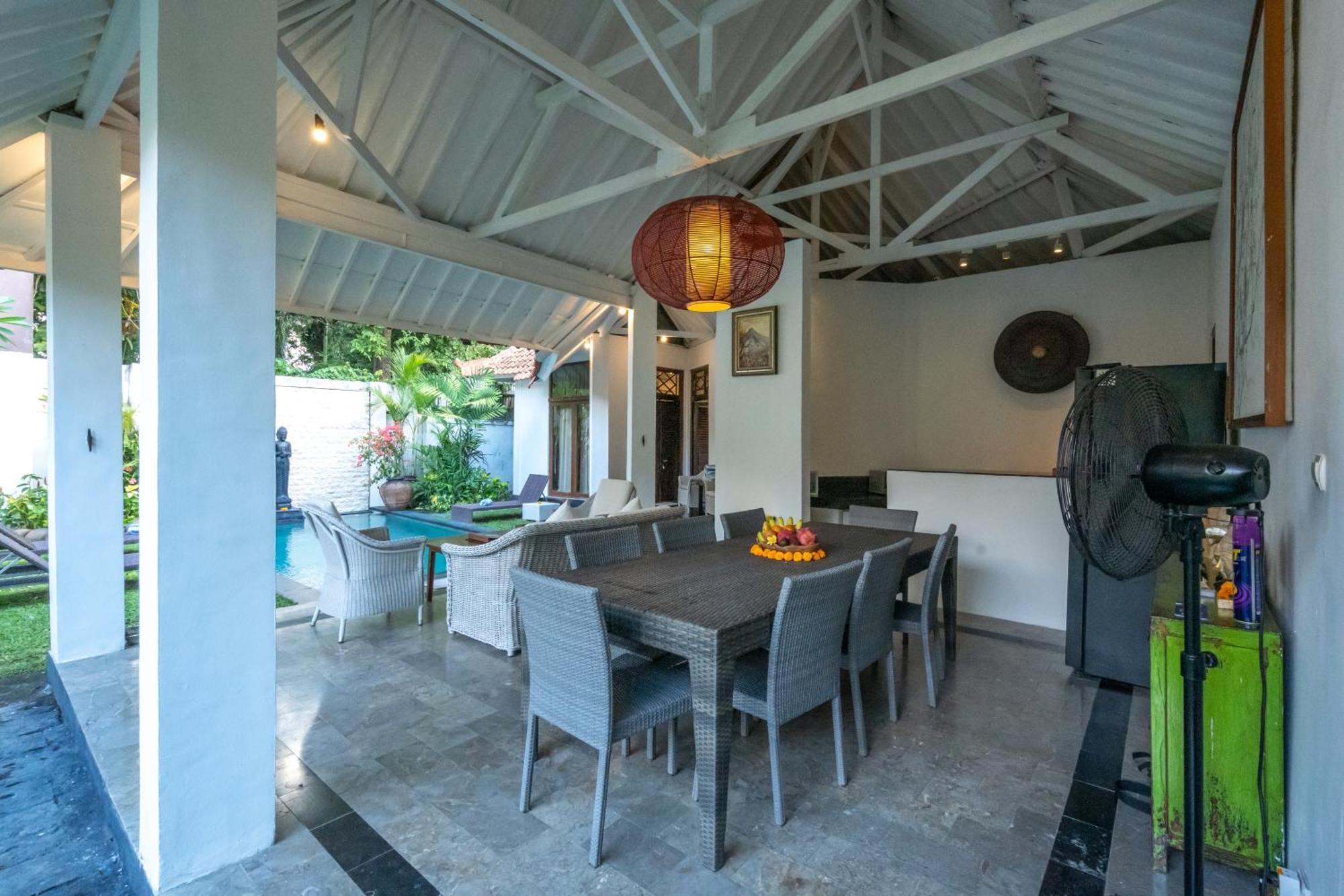 Villa Etnik Seminyak Exterior foto