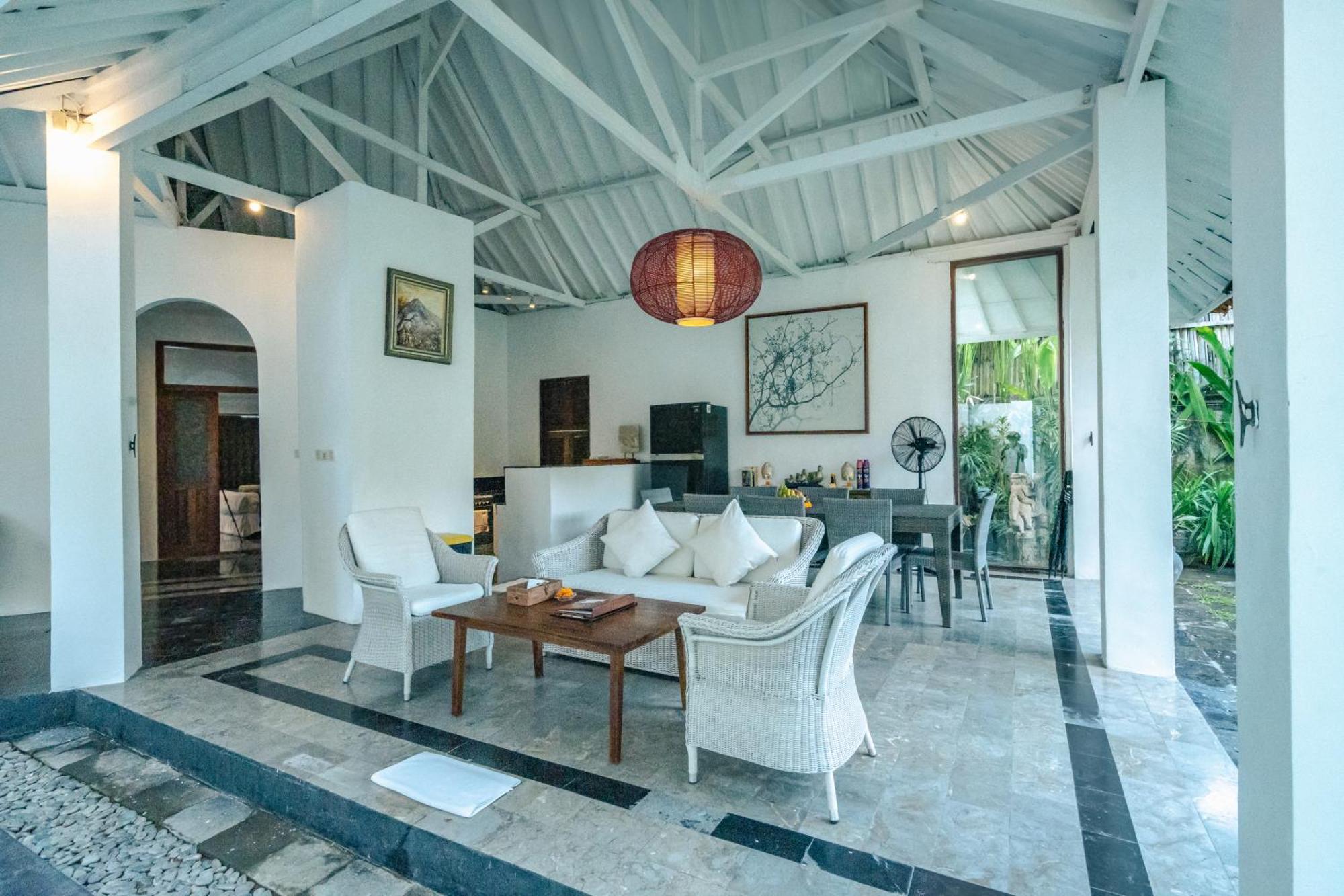 Villa Etnik Seminyak Exterior foto
