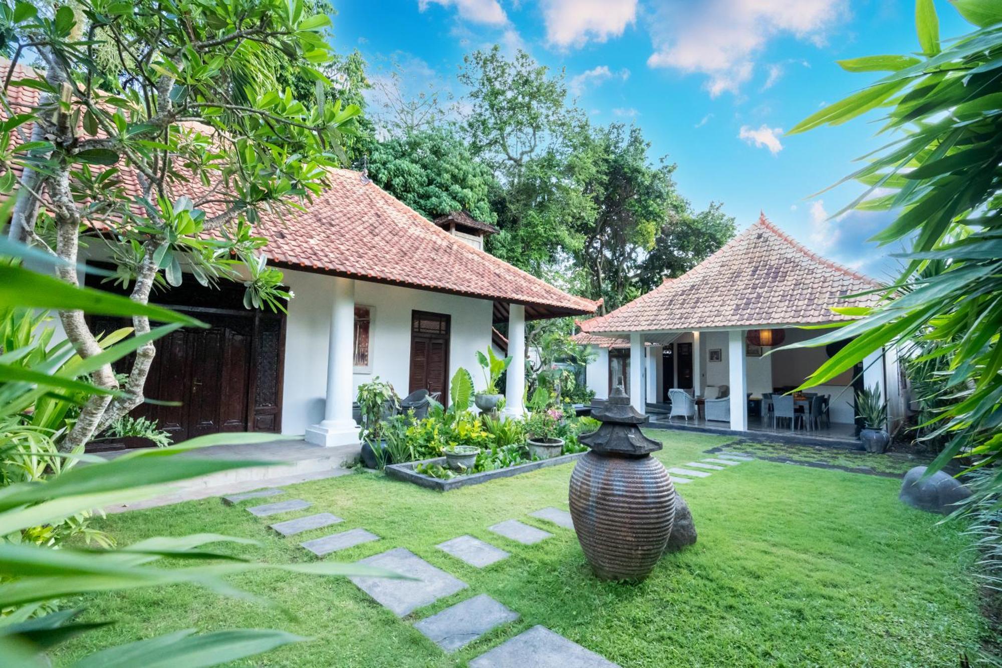 Villa Etnik Seminyak Exterior foto